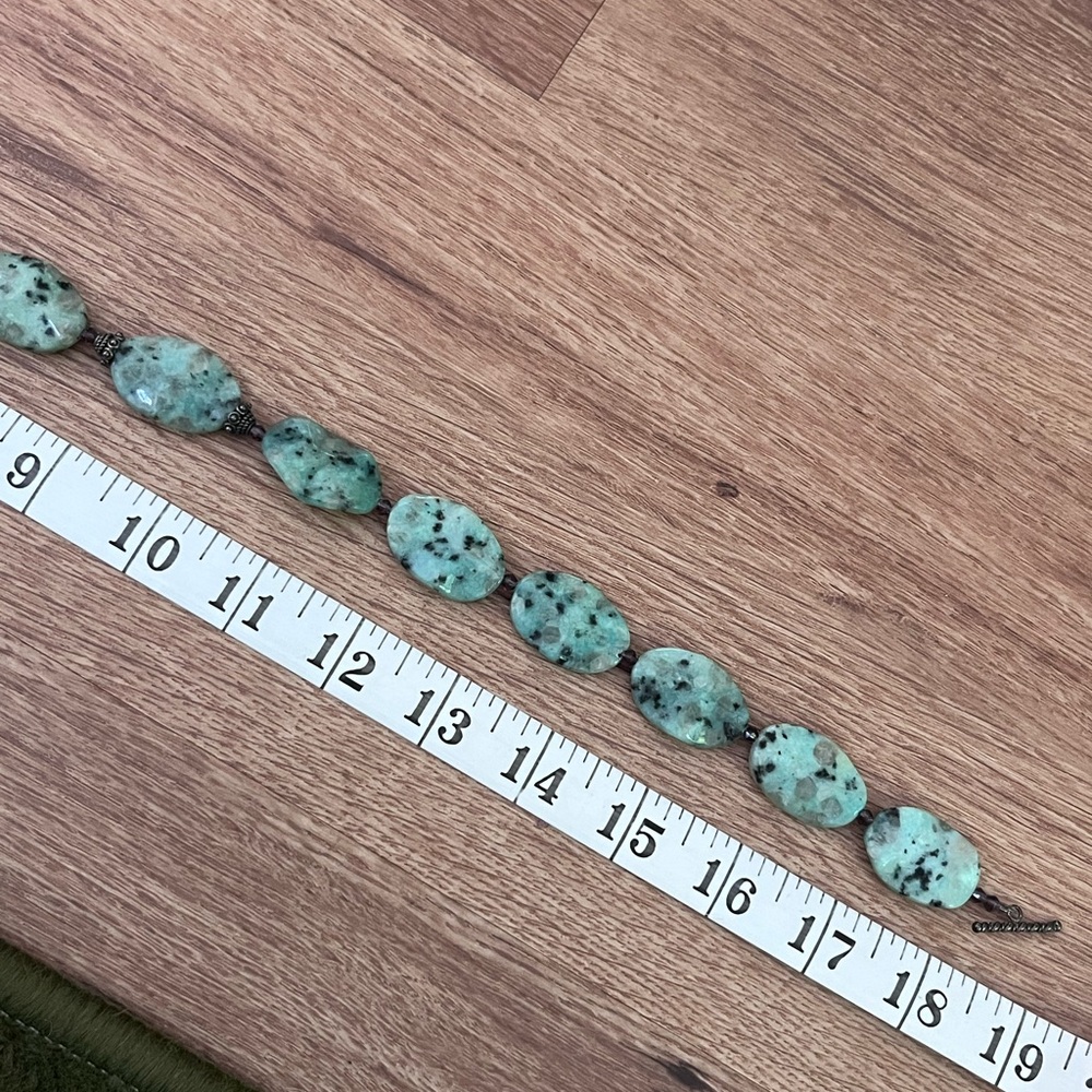 Kiwi Jasper toggle necklace - Picture 3 of 4